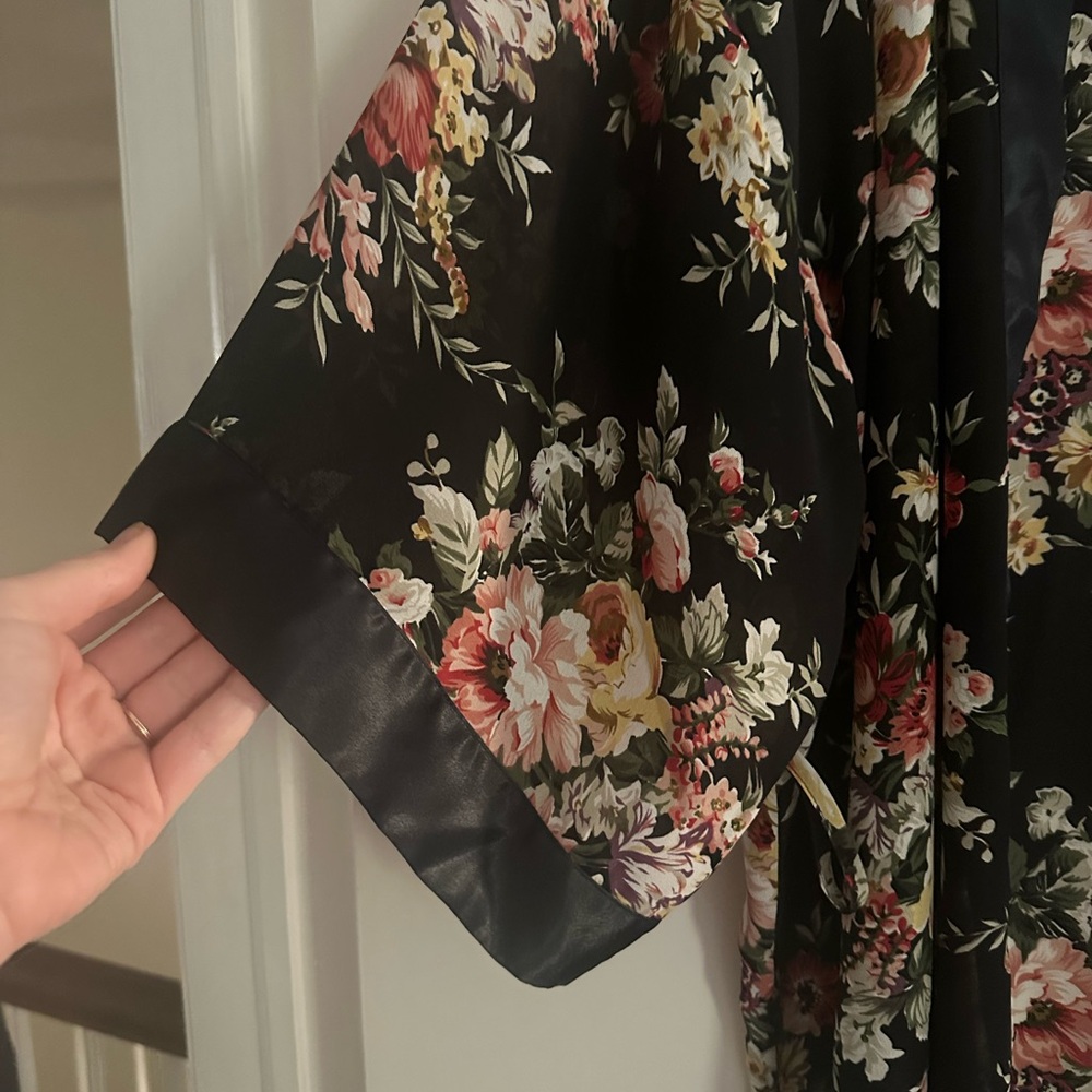 Floral Kimono Robe - Picture 3 of 4